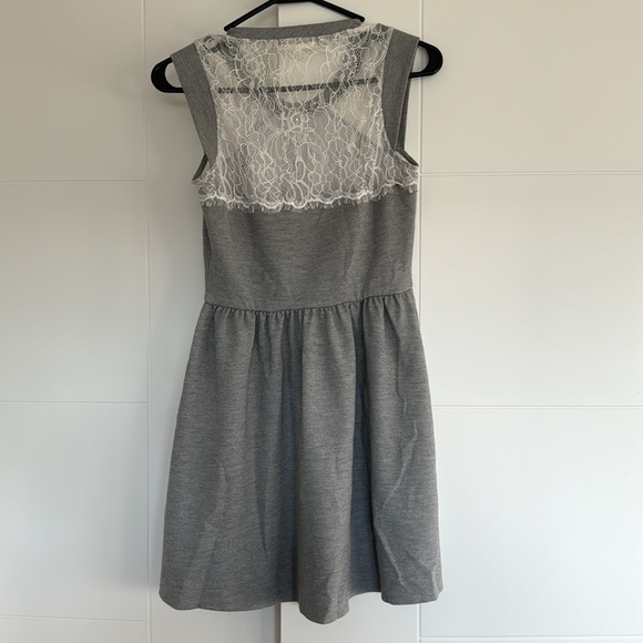 A line dress - Picture 2 of 5